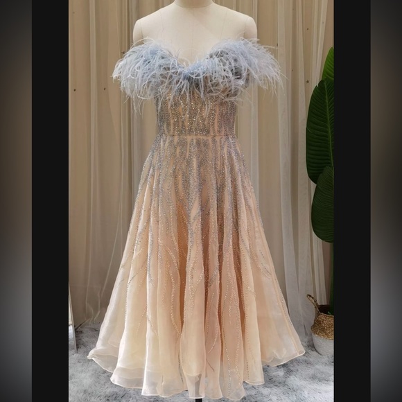 Embellished feather midi dress - Picture 3 of 5